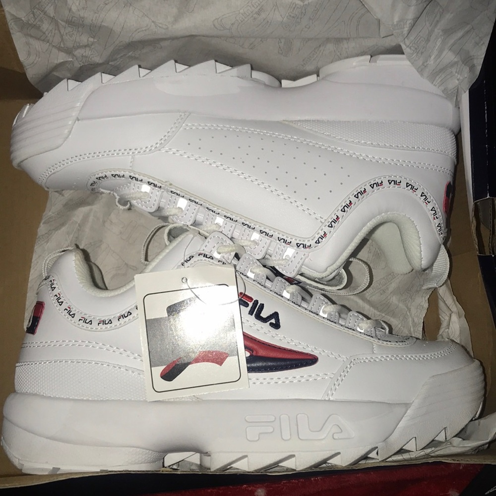 BRAND NEW WHITE FILAS SIZE 6.5 (GREAT DEAL) - Picture 2 of 7